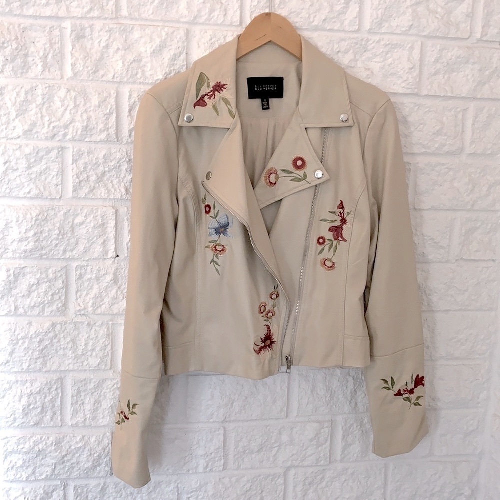 NWOT Faux leather jacket with embroidery size small
